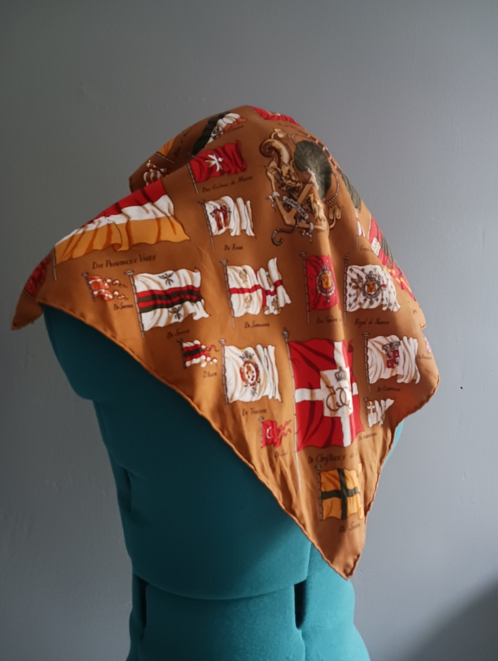 Hermes Silk Handkerchief , Silk Scarf. Vintage.+ Free Gift 2 Vintage Silk Scarf - Picture 3 of 13